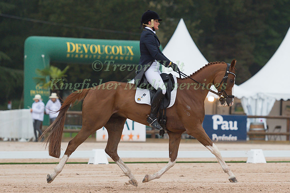 Sona Johnnson (AUS) riding Parkiarrup Illicit Liason