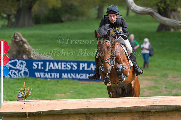 NEIL  SPRATT (NZL) RIDING  GALWAYBAY ECHO COMPETING IN THE CROSS COUNTRY PHASE OF THE  CIC THREE STAR COMPETITION AT THE  2017 DODSON AND HORRELL CHATSWORTH INTERNATIONAL HORSE TRIAL.