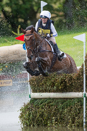 Samantha Hobbs riding Tretawn