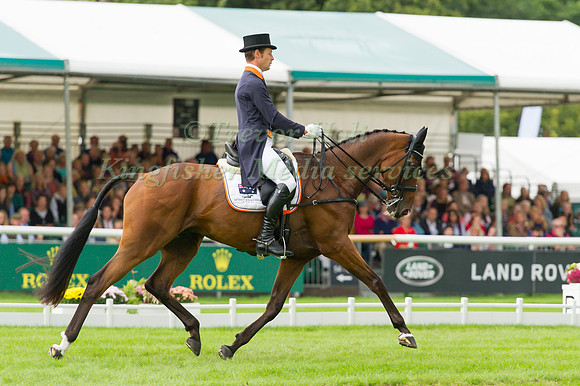 CHRISTOPHER  BURTON (AUS) RIDING NOBILIS 18