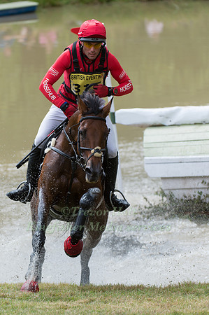 Paul  Tapner (AUS) riding Vanir Kamira