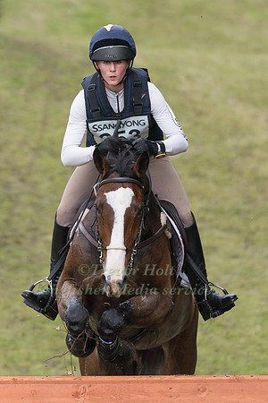 LYDIA HANNON (GBR) RIDING TIERRO
