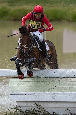 Paul  Tapner (AUS) riding Vanir Kamira
