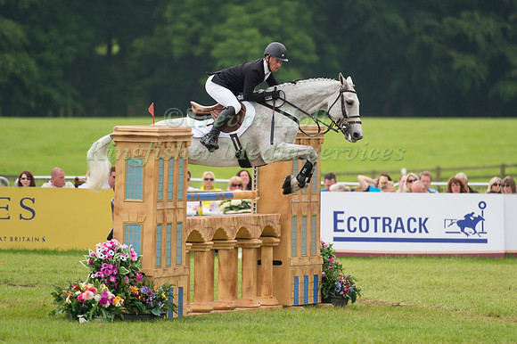 Richard Long (GBR) riding Ms Independant