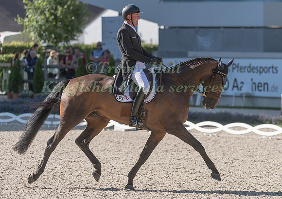 JURG KURBEL (GER) AND ENTERTAIN YOU