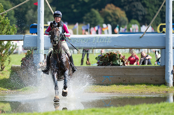 EMILY PARKER (GBR) RIDING HOWICK FREEDOM