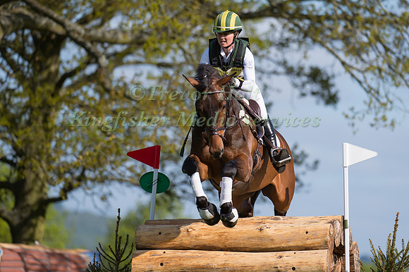 Christina  Henriksen (USA) riding Cayr Della Caccia