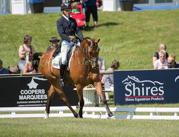 Oliver Smith (GBR) riding Noon Hill