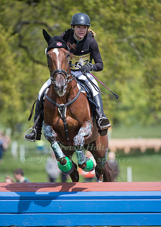 Isabelle Paris (FRA)  riding  EHRENROCK ASTOLA