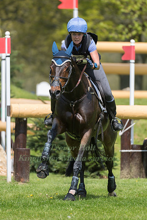 VIRGINIA THOMPSON (NZL) RIDING  STAR NOUVEAU