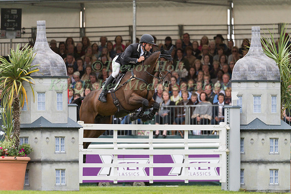 Tom Crisp (GBR) and Coolys Luxury