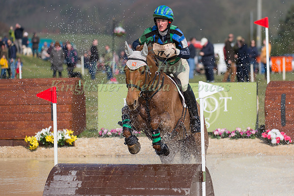 Sarah Gairdner  riding Kenlis Lad