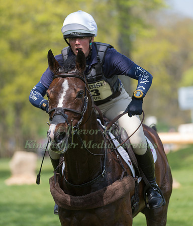FLORA HARRIS  (GBR) RIDING  BAYANO
