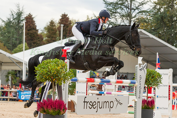 Nicola Wilson (GBR) riding Annie Clover