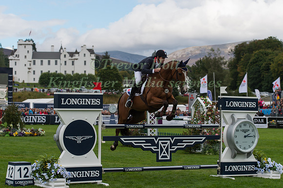 Thomas Carlile of France riding Sirocco Du Gers