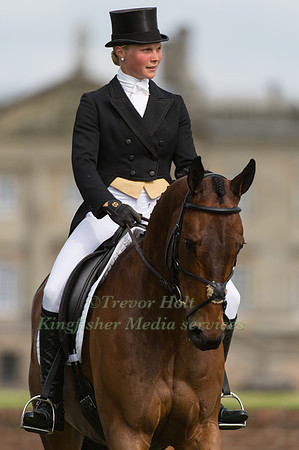Sarah Parkes riding Balladeer Durban Hills