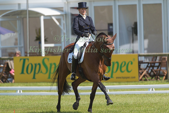Sarah Cohen (GBR) riding Treason