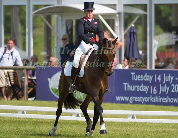 Pippa Funnell (GBR) riding Sandman 7