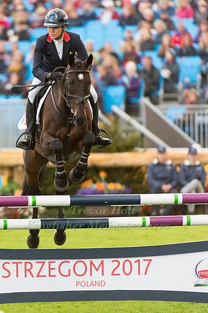 Gwendolen Fer of France riding Romantic Love