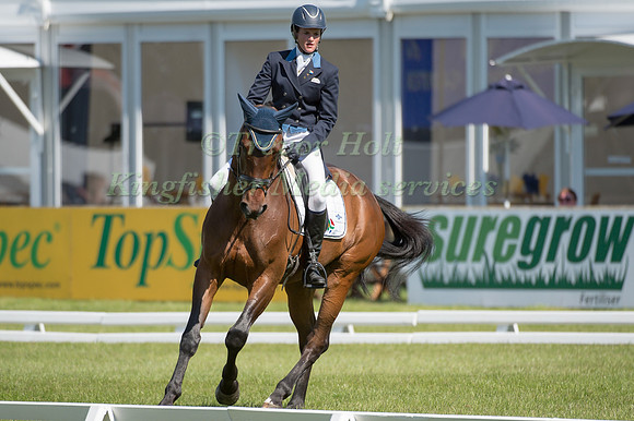 Victoria Scott (RSA) riding Song Du Magay