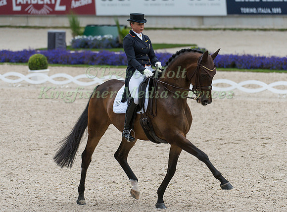 Dorothee Schneider (GER) and Santiago 221 taking part in the Prize of VUV - Vereinigte Unternehmerverbände Aachen Prix St. Georges CDI4*