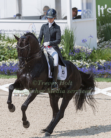 Charlotte Fry (GBR) and Glamourdale