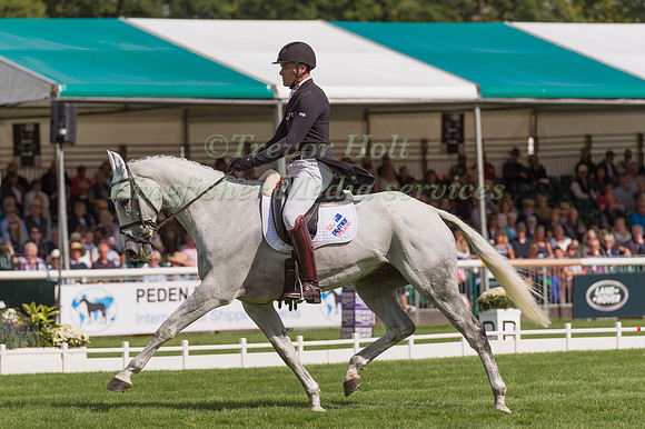Paul  Tapner (AUS) and Bonza King Of Rouges