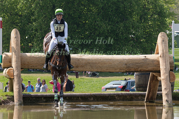 DANIELLE DUNN  (GBR) RIDING  ZOCARLA BLH