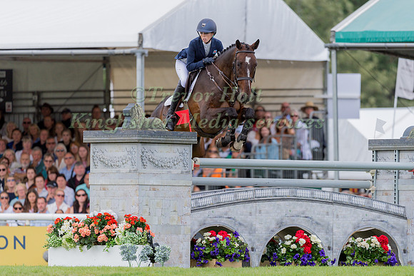 Alice Casburn (GBR) and Topspin