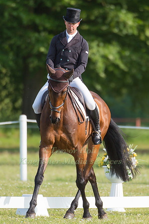Kevin McNab riding Wonham What Next