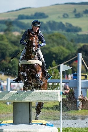 FLORA HARRIS (GBR) RIDING BAYANO