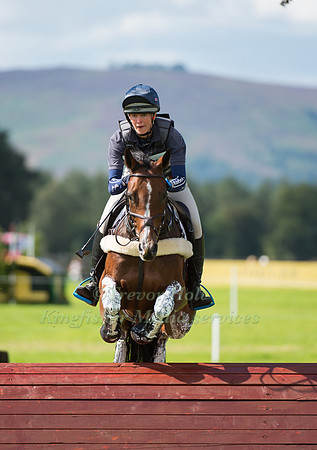 FLORA HARRIS (GBR) RIDING BAYANO