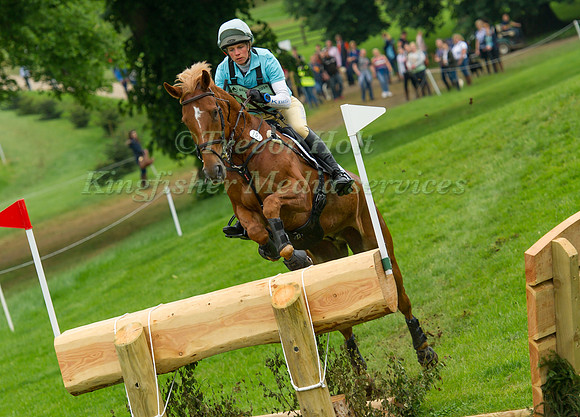 Izzy Taylor (GBR) riding Briarlands Birdsong