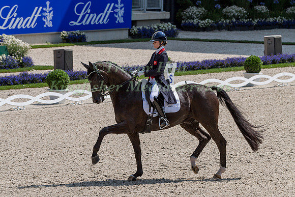 Charlotte Fry (GBR) and Dark Legend