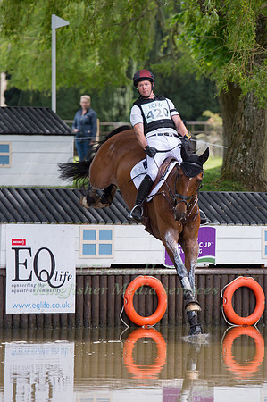 Kevin  McNab (AUS)  riding Casperelli