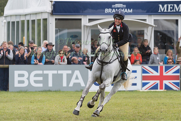 KITTY KING (GBR) AND VENDREDI BIATS