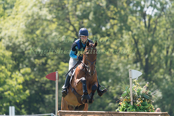 JODIE AMOS AND ATTACK VAN DE PEERDEBOS