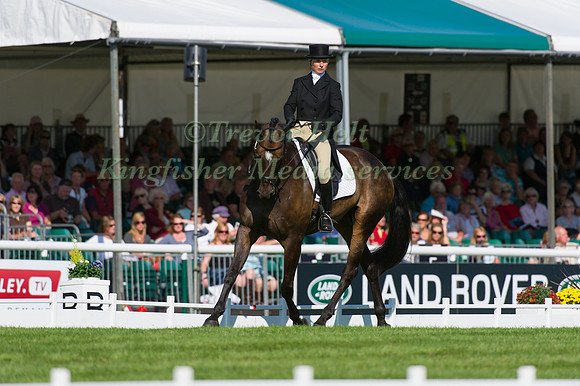 Clare Lewis and Sidnificant