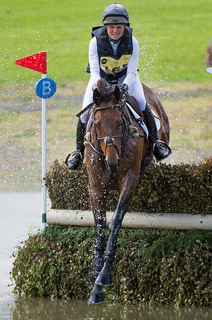 Sarah Parkes riding Balladeer Durban Hills
