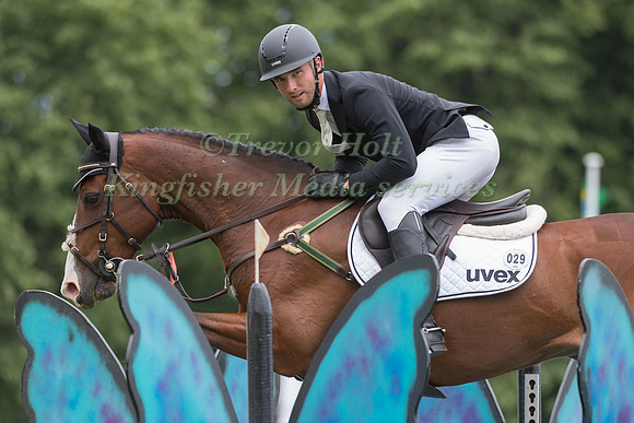 ALEXANDER WHEWALL (GBR) AND CHAKIRIS STAR TAKING PART IN THE SHOWJUMPING PHASE OF THE CCI THREE STAR COMPETITION AT THE 2017 EQUI-TREK BRAMHAM INTERNATIONAL HORSE TRIALS