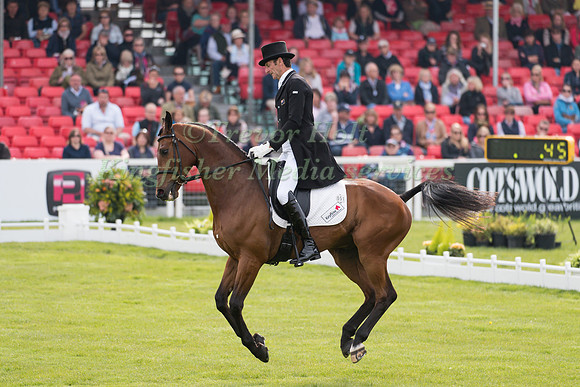 Mark Todd of New Zealand riding Leonidas II