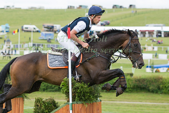 CHRISTOPHER  BURTON (AUS) RIDING  IMPERIALIST