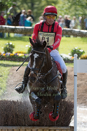 Paul Tapner (AUS) riding Indian Mill