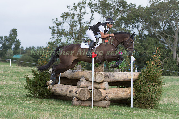 JAMES AVERY RIDING  SPORTSFIELD LORD LIVESEY