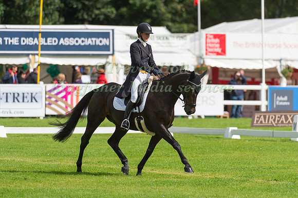 BELLA INNES KER (GBR) RIDING CARTOWN WALLABE