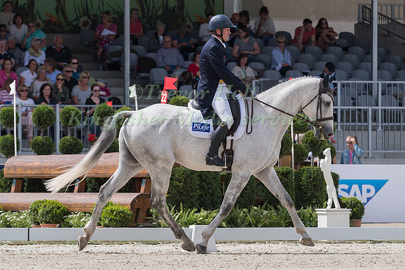 NICOLAS WETTSTEIN (ECU) AND MEYER'S HAPPY