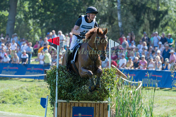 Eliska Opravilova (CZE)  and Dunkas A