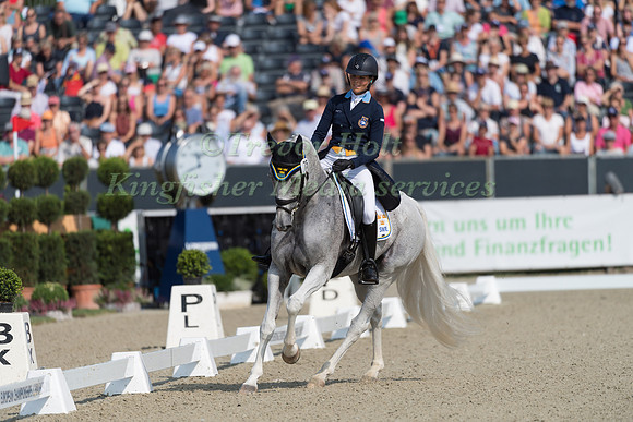 Louise Romeike (SWE) and Waikiki