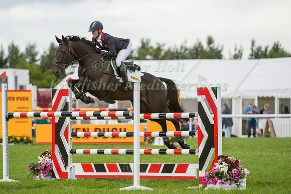 Nicola Wilson (GBR) riding Annie Clover