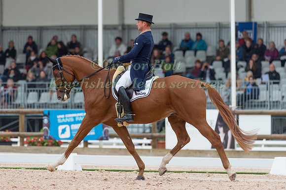 Michael Jung (GER) riding FIschertakinou